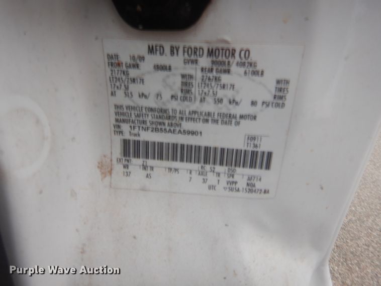 image for item HW9336 2010 Ford F250 Super Duty XL  pickup truck