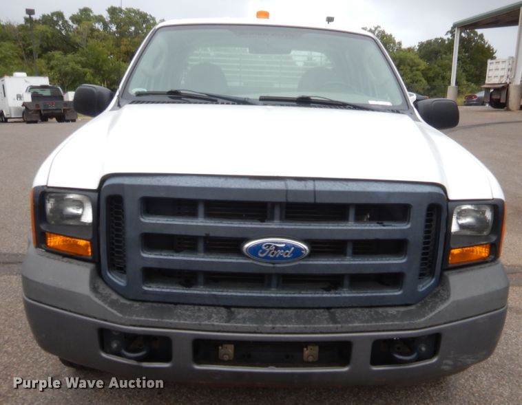 image for item HW9342 2006 Ford F250 Super Duty XL  Crew Cab pickup truck