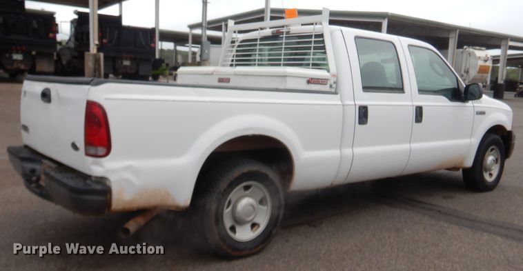 image for item HW9342 2006 Ford F250 Super Duty XL  Crew Cab pickup truck