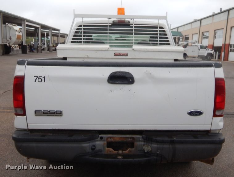 image for item HW9342 2006 Ford F250 Super Duty XL  Crew Cab pickup truck