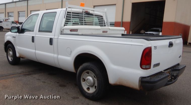 image for item HW9342 2006 Ford F250 Super Duty XL  Crew Cab pickup truck