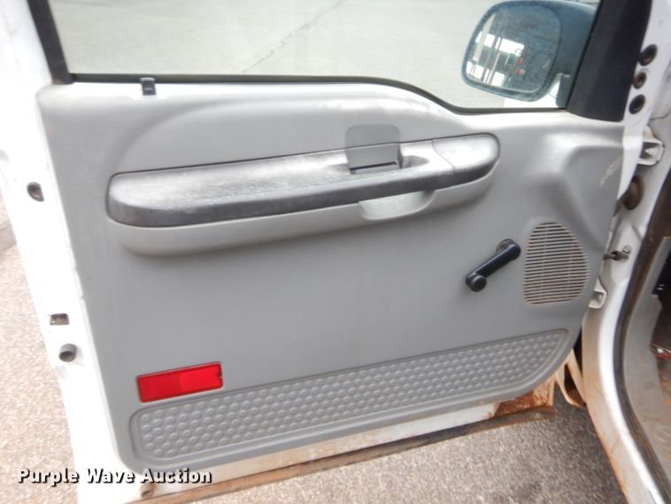 image for item HW9342 2006 Ford F250 Super Duty XL  Crew Cab pickup truck