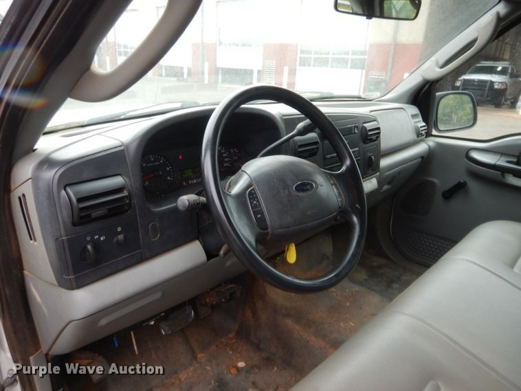 image for item HW9342 2006 Ford F250 Super Duty XL  Crew Cab pickup truck