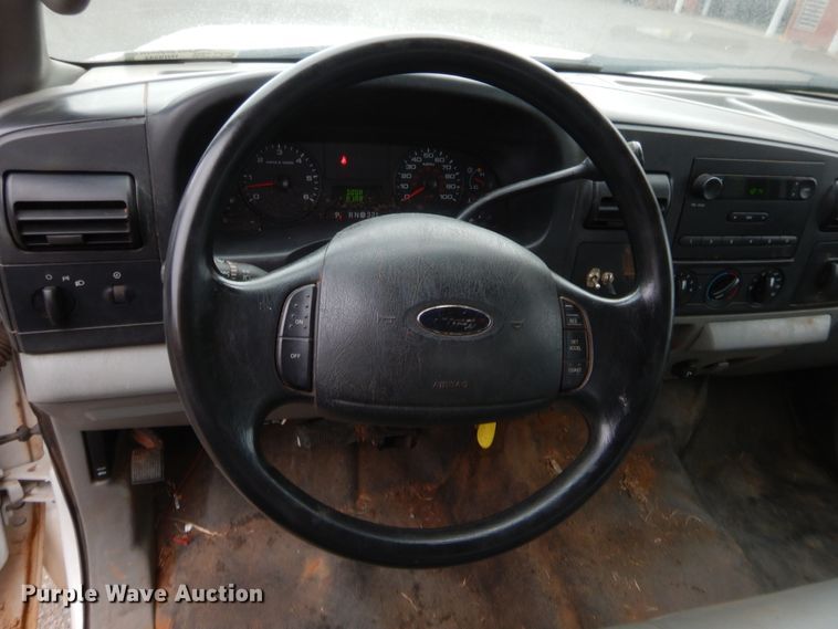 image for item HW9342 2006 Ford F250 Super Duty XL  Crew Cab pickup truck