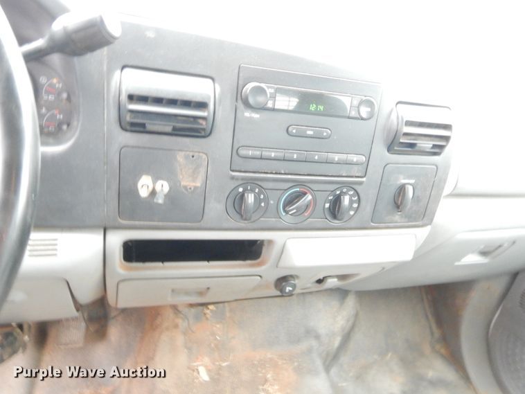 image for item HW9342 2006 Ford F250 Super Duty XL  Crew Cab pickup truck