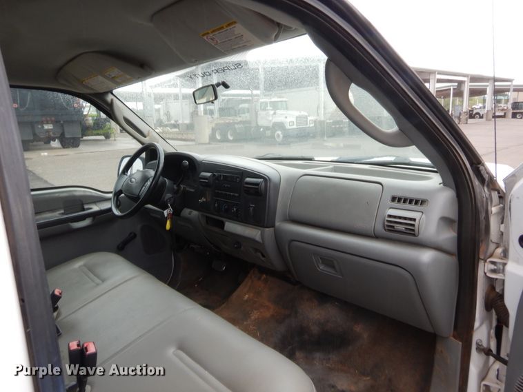 image for item HW9342 2006 Ford F250 Super Duty XL  Crew Cab pickup truck