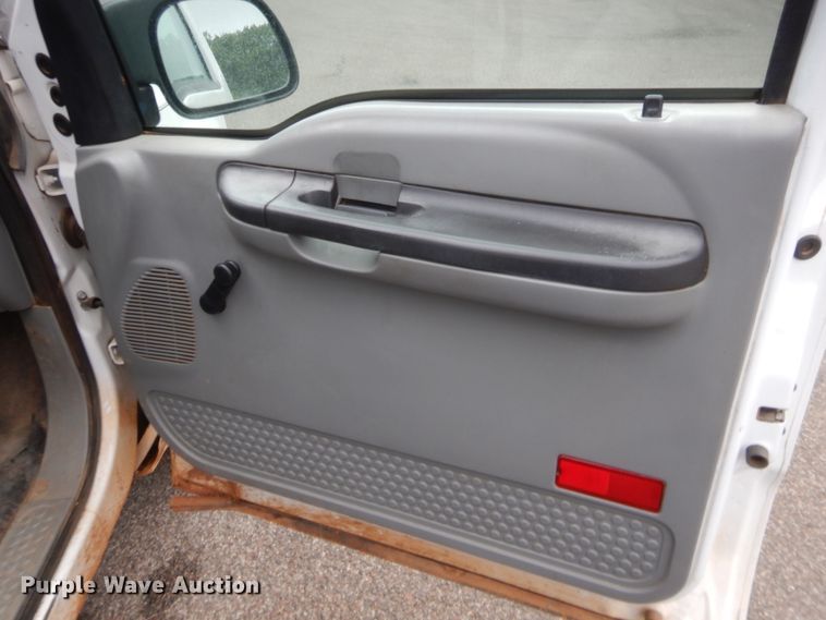 image for item HW9342 2006 Ford F250 Super Duty XL  Crew Cab pickup truck