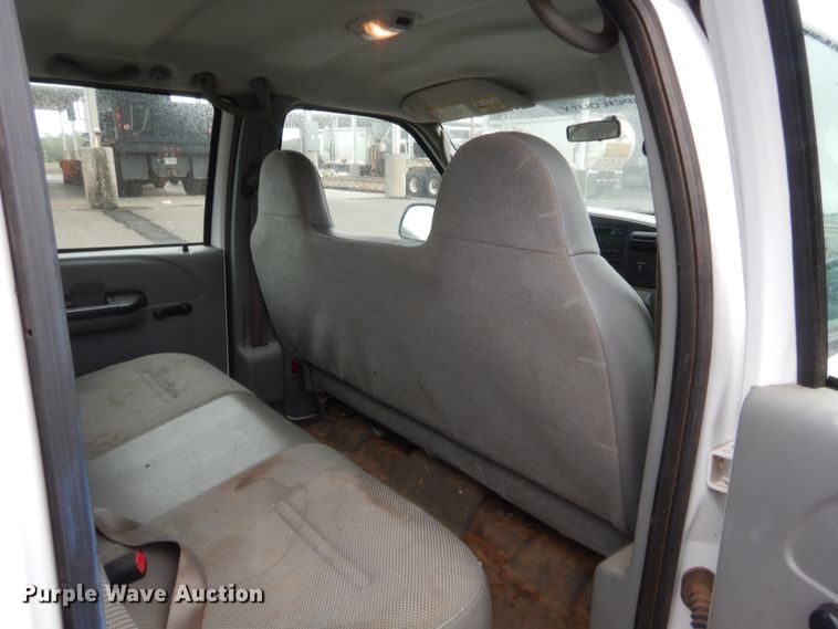 image for item HW9342 2006 Ford F250 Super Duty XL  Crew Cab pickup truck