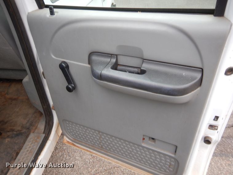 image for item HW9342 2006 Ford F250 Super Duty XL  Crew Cab pickup truck