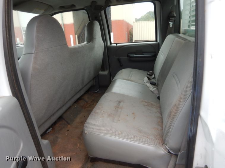 image for item HW9342 2006 Ford F250 Super Duty XL  Crew Cab pickup truck