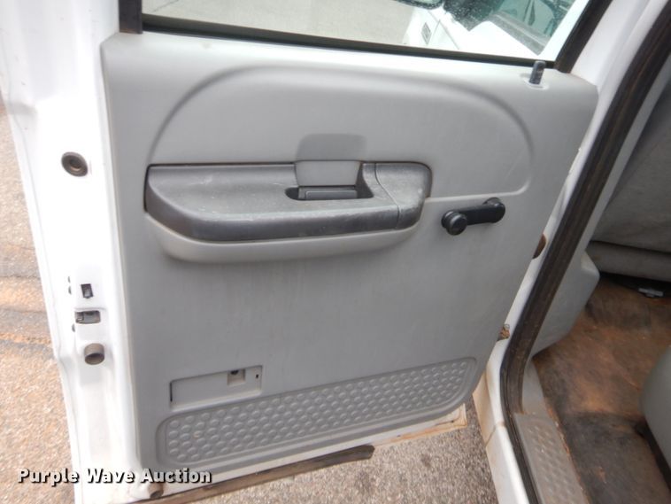 image for item HW9342 2006 Ford F250 Super Duty XL  Crew Cab pickup truck