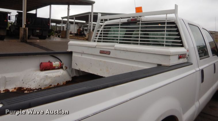 image for item HW9342 2006 Ford F250 Super Duty XL  Crew Cab pickup truck