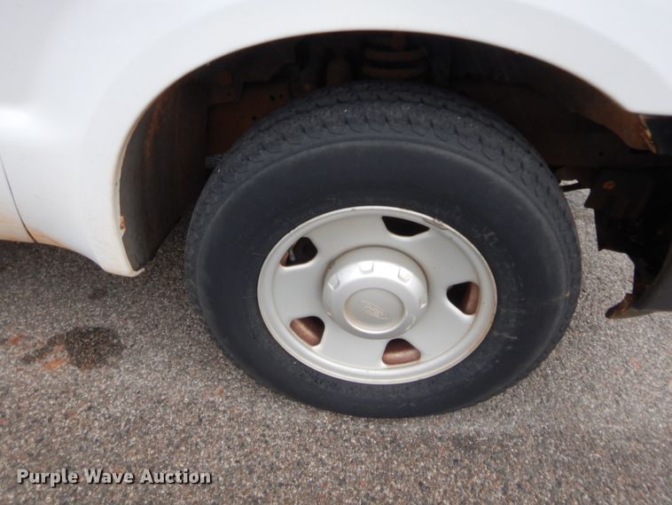 image for item HW9342 2006 Ford F250 Super Duty XL  Crew Cab pickup truck