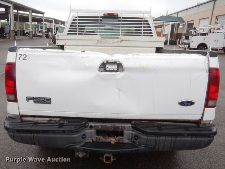 image for item HW9345 2002 Ford F250 Super Duty XL  Crew Cab pickup truck