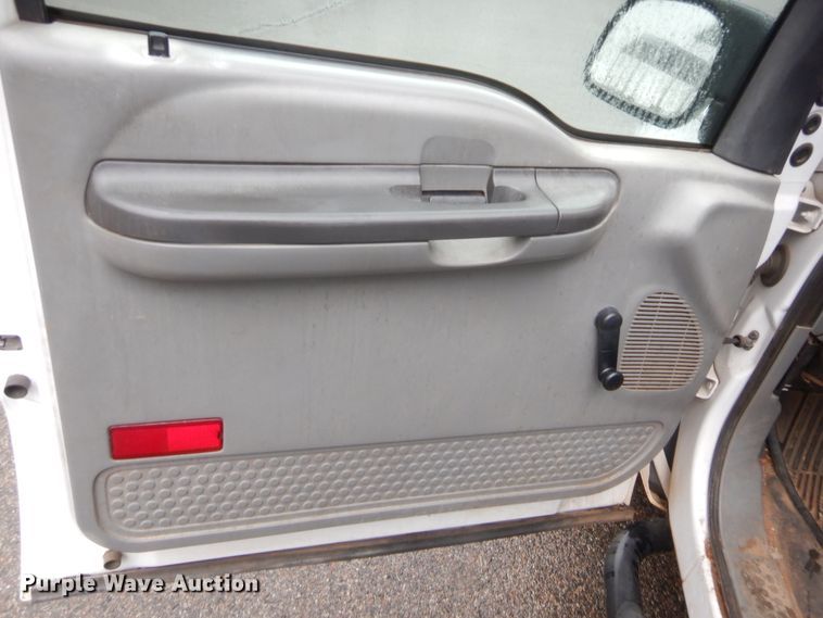 image for item HW9345 2002 Ford F250 Super Duty XL  Crew Cab pickup truck