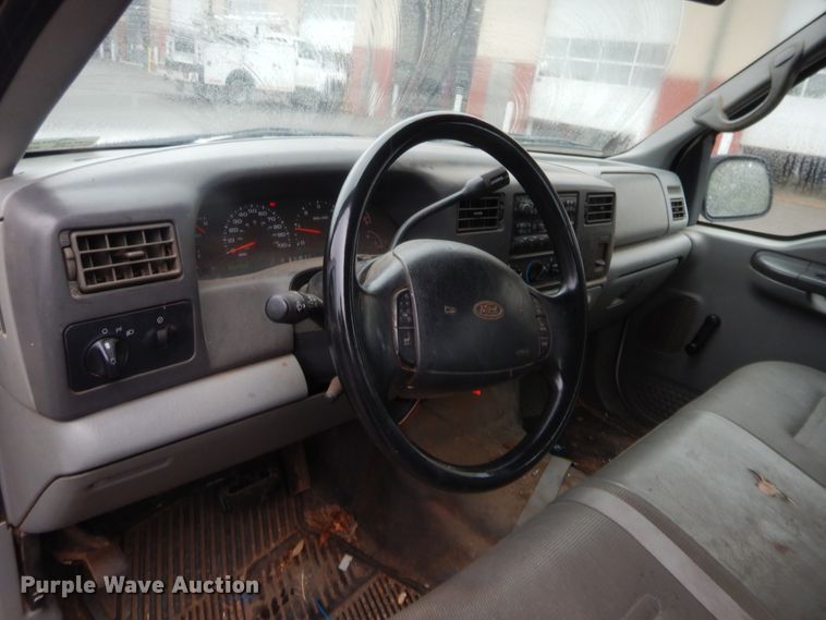 image for item HW9345 2002 Ford F250 Super Duty XL  Crew Cab pickup truck