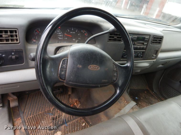 image for item HW9345 2002 Ford F250 Super Duty XL  Crew Cab pickup truck