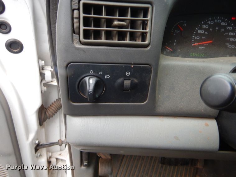 image for item HW9345 2002 Ford F250 Super Duty XL  Crew Cab pickup truck