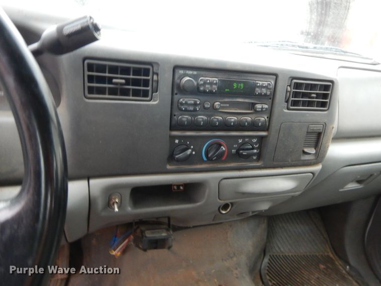 image for item HW9345 2002 Ford F250 Super Duty XL  Crew Cab pickup truck