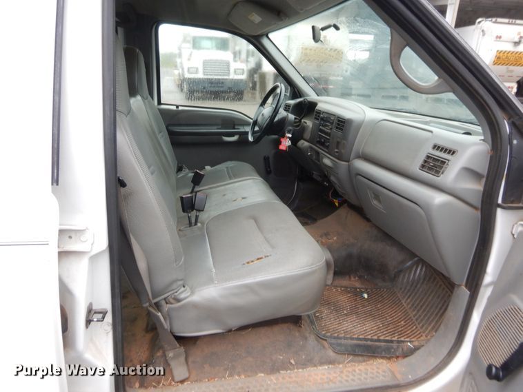 image for item HW9345 2002 Ford F250 Super Duty XL  Crew Cab pickup truck