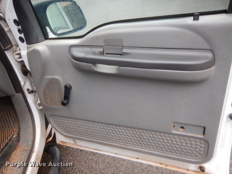 image for item HW9345 2002 Ford F250 Super Duty XL  Crew Cab pickup truck