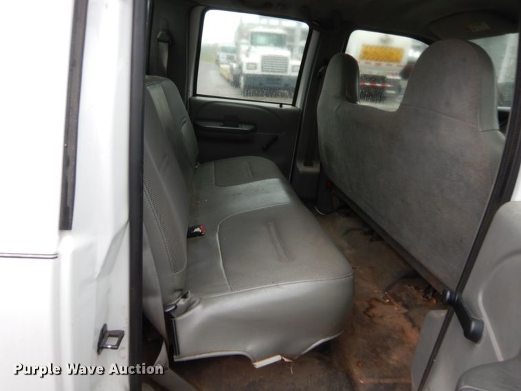 image for item HW9345 2002 Ford F250 Super Duty XL  Crew Cab pickup truck