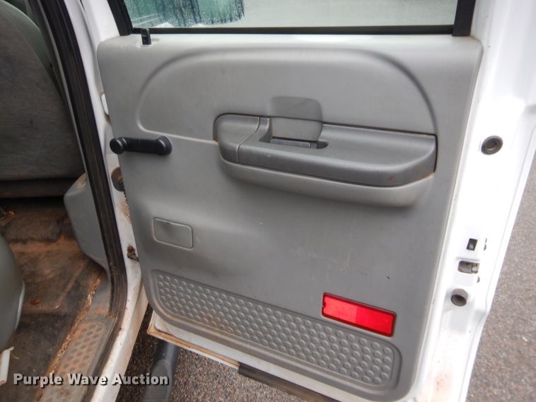 image for item HW9345 2002 Ford F250 Super Duty XL  Crew Cab pickup truck