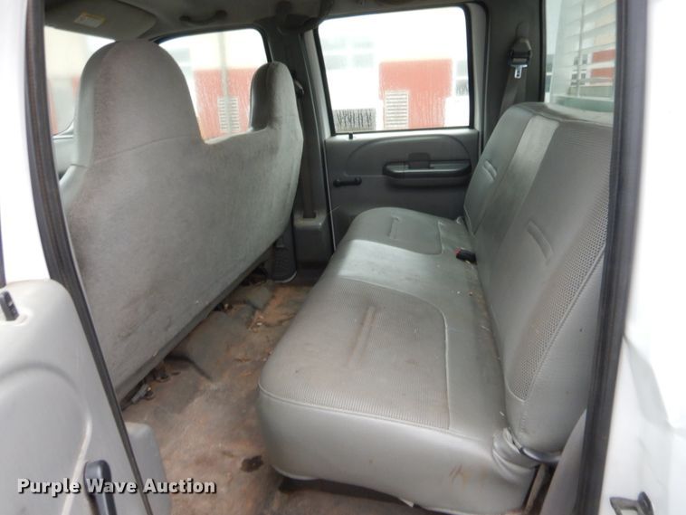 image for item HW9345 2002 Ford F250 Super Duty XL  Crew Cab pickup truck