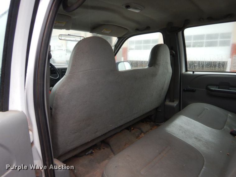 image for item HW9345 2002 Ford F250 Super Duty XL  Crew Cab pickup truck