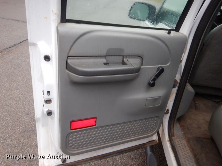 image for item HW9345 2002 Ford F250 Super Duty XL  Crew Cab pickup truck