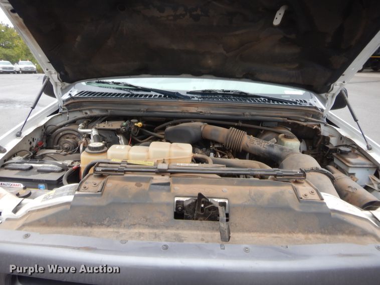 image for item HW9345 2002 Ford F250 Super Duty XL  Crew Cab pickup truck