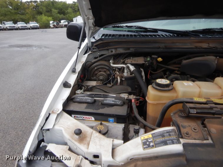 image for item HW9345 2002 Ford F250 Super Duty XL  Crew Cab pickup truck