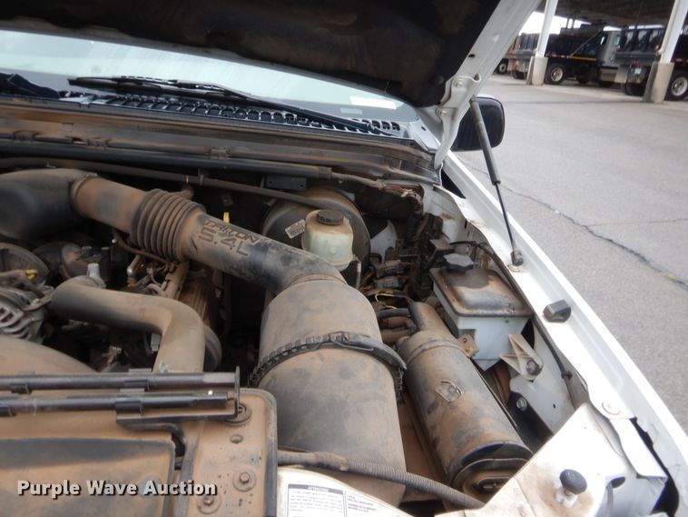 image for item HW9345 2002 Ford F250 Super Duty XL  Crew Cab pickup truck