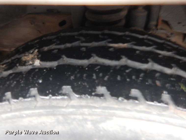 image for item HW9345 2002 Ford F250 Super Duty XL  Crew Cab pickup truck