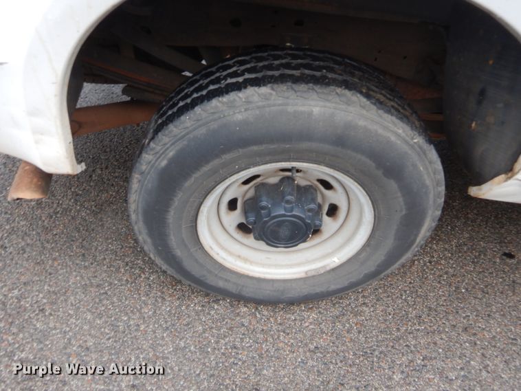 image for item HW9345 2002 Ford F250 Super Duty XL  Crew Cab pickup truck