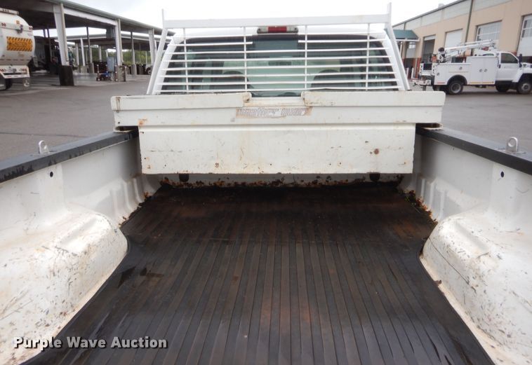 image for item HW9345 2002 Ford F250 Super Duty XL  Crew Cab pickup truck