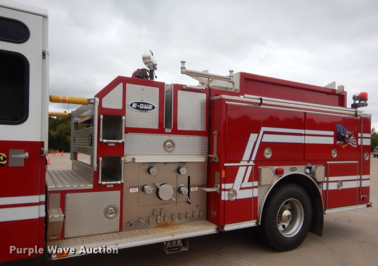 image for item HW9367 2001 E-one  pumper fire truck