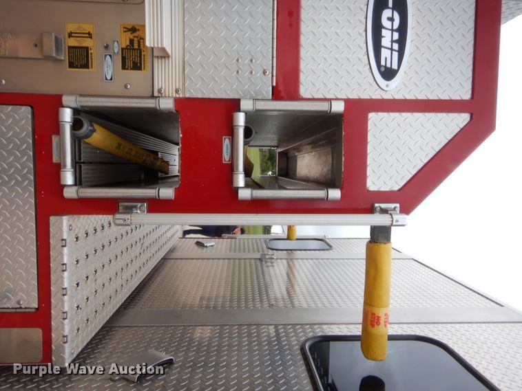 image for item HW9367 2001 E-one  pumper fire truck