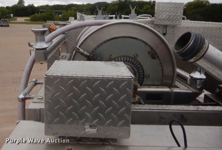 image for item HW9367 2001 E-one  pumper fire truck