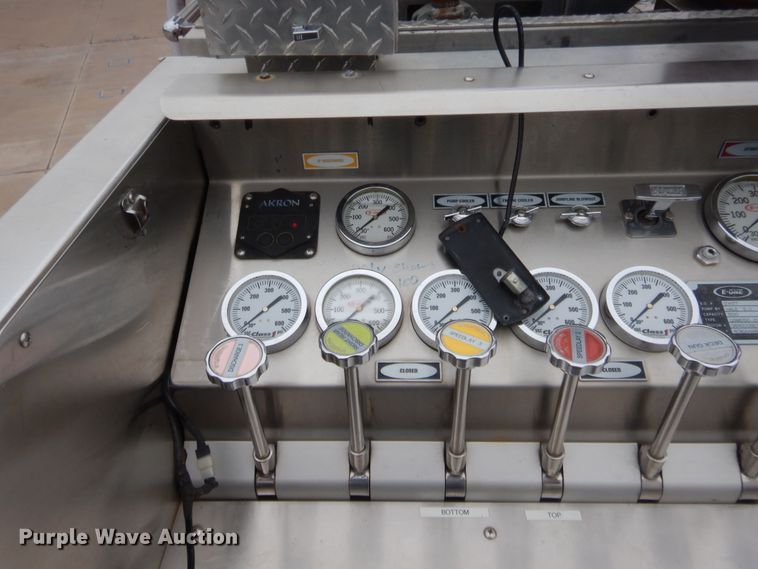 image for item HW9367 2001 E-one  pumper fire truck