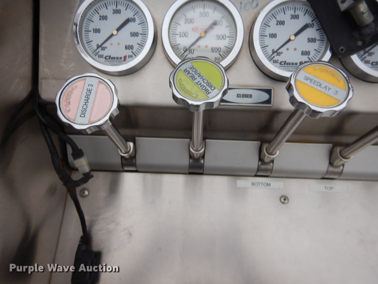 image for item HW9367 2001 E-one  pumper fire truck