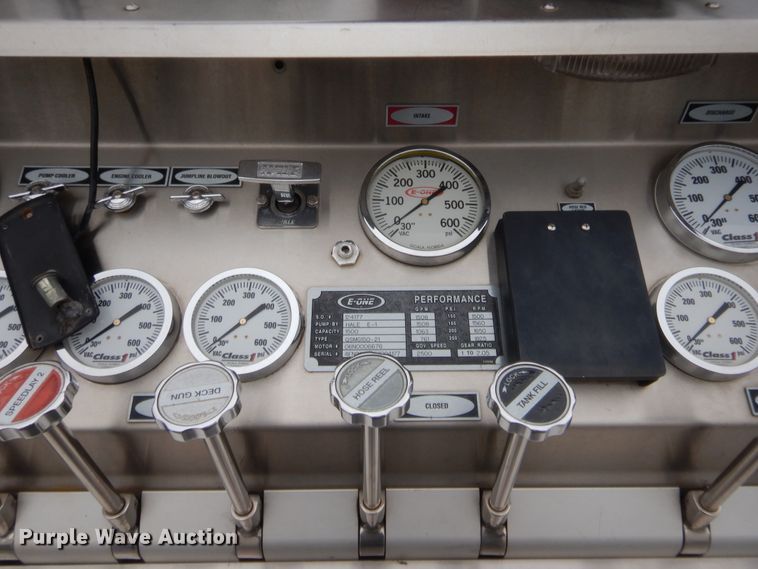 image for item HW9367 2001 E-one  pumper fire truck