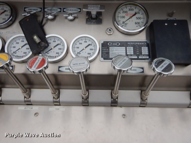 image for item HW9367 2001 E-one  pumper fire truck