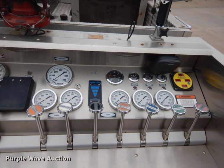 image for item HW9367 2001 E-one  pumper fire truck