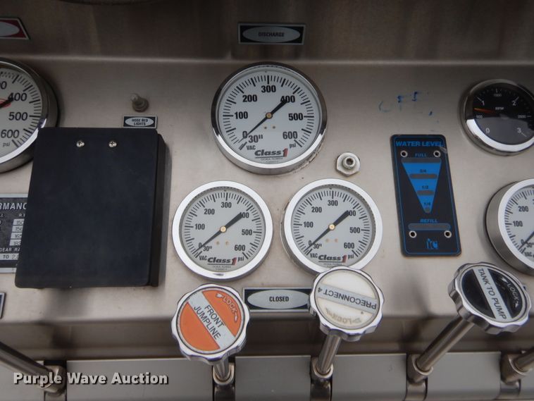 image for item HW9367 2001 E-one  pumper fire truck