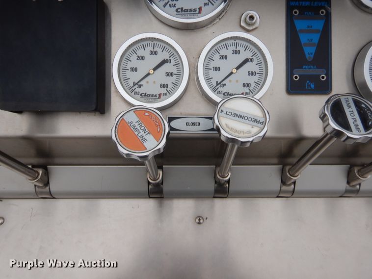 image for item HW9367 2001 E-one  pumper fire truck