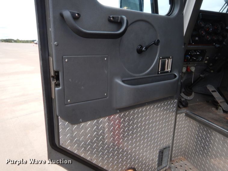 image for item HW9367 2001 E-one  pumper fire truck