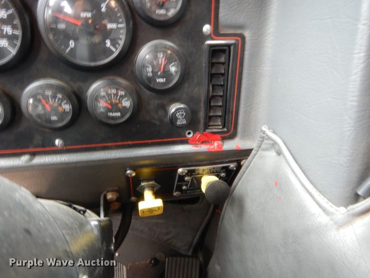 image for item HW9367 2001 E-one  pumper fire truck