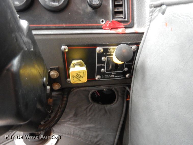 image for item HW9367 2001 E-one  pumper fire truck