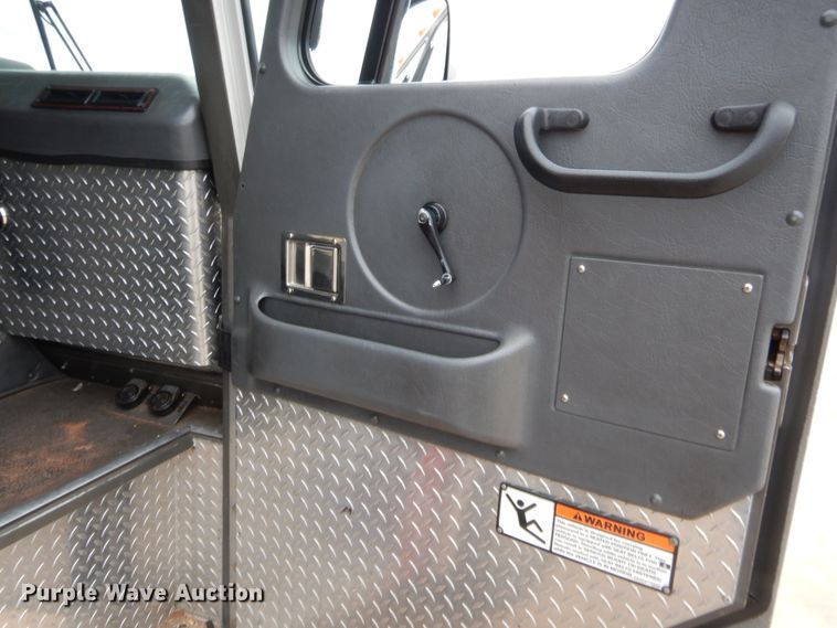 image for item HW9367 2001 E-one  pumper fire truck